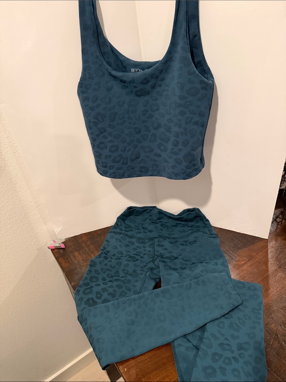 Beyond Yoga Set Leopard Jacquard Leggings & Crop Tank - Deep Teal